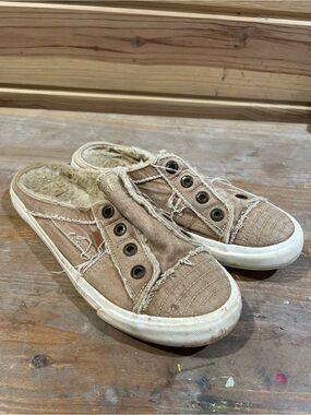 Blowfish Malibu Casual Slip-On Canvas Slippers in Tan